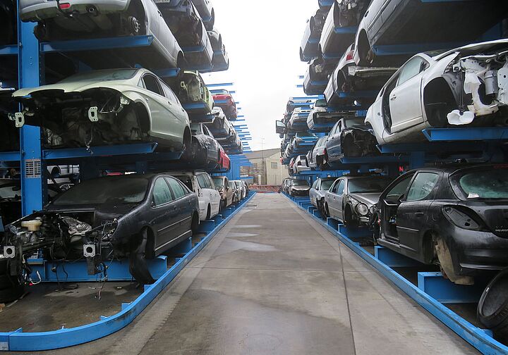 Cantilever racking for cars