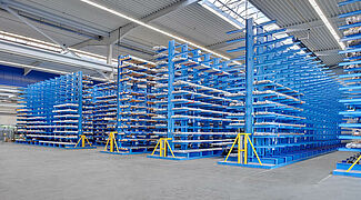 Cantilever racking system for storing steel