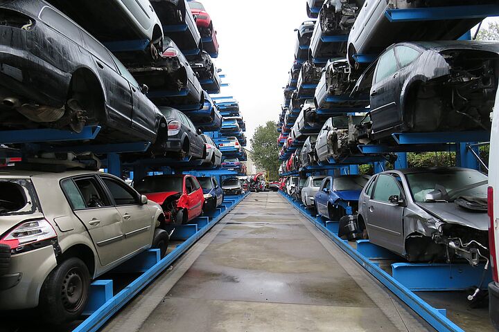 Cantilever racking for cars